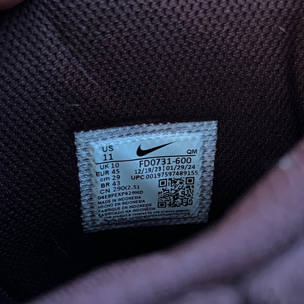Nike Men’s SB Blazer Sneakers in Burgundy and White - Picture 7 of 7